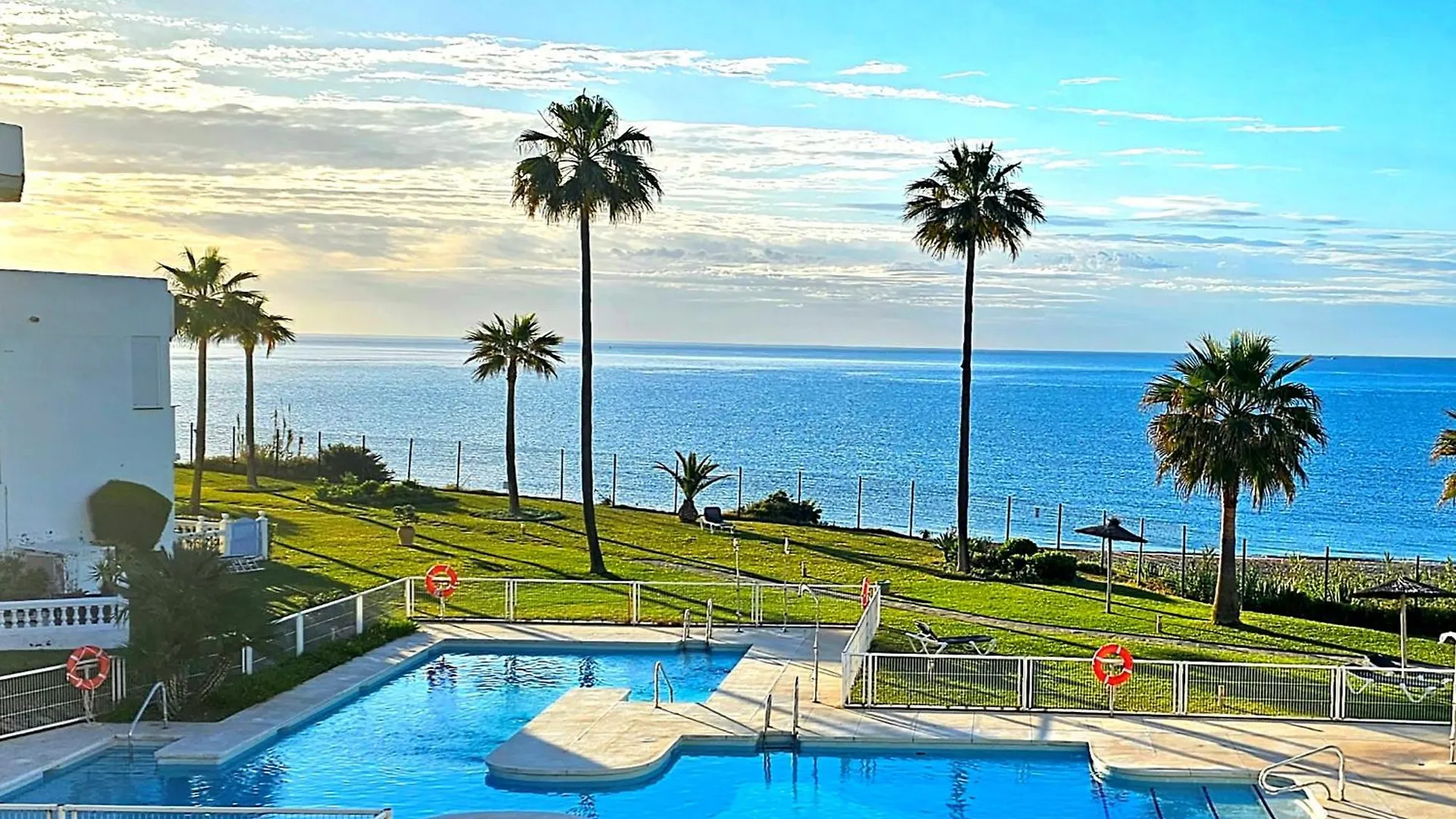 Casares Del Mar Luxury Beach Apartment